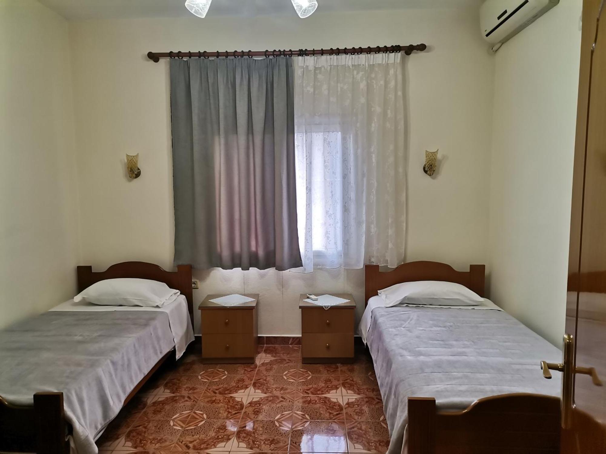 Margarita - Entire House With 4 Bedrooms And Free Parking Gjirokastër Exterior foto